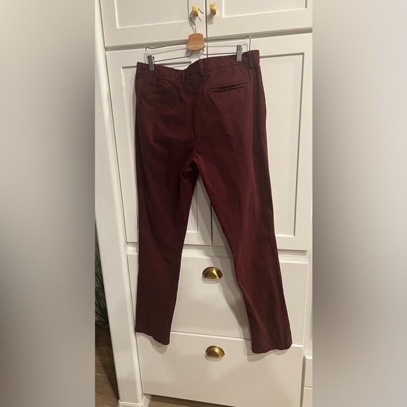 Men’s Old Navy maroon chino pants 36x34 w/ hole - Picture 6 of 8